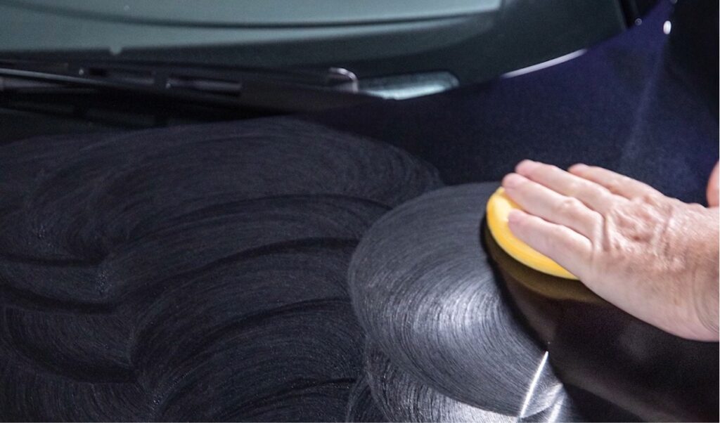 Applying-Car-Wax